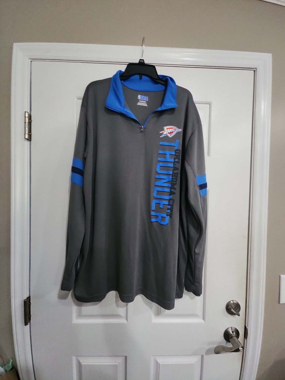 NBA Oklahoma City Thunder OKC Lightweight 1/4 Zip Jacket - Gray - Mens Medium